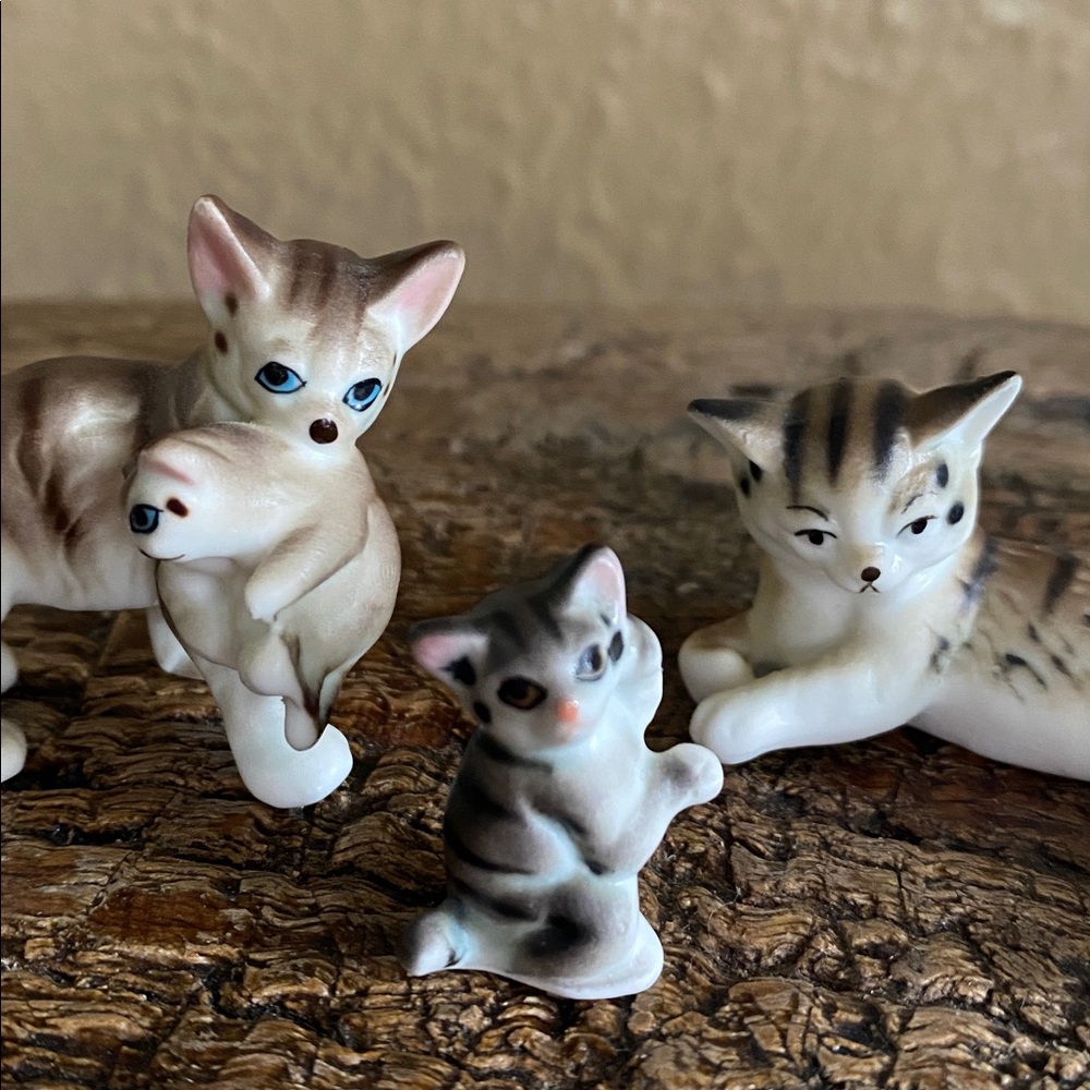 🐈‍⬛Vintage🐈‍⬛Cat Family Figurines - Picture 3 of 5